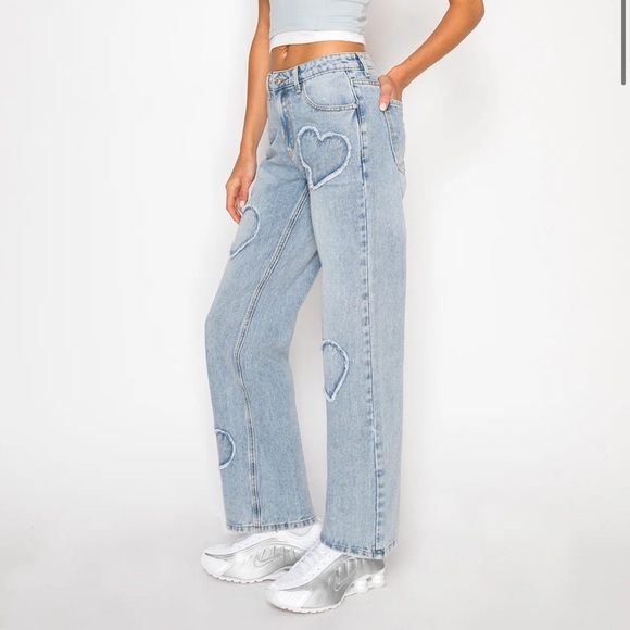 Heart Patched Low Rise Baggy Jeans - Light Wash - Picture 10 of 12